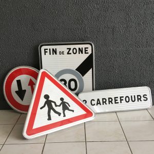 Mobilier urbain - panneaux de signalisation